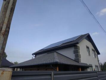Командою Solar Garden були реалізовані Автономні сонячні станції: для приватного будинку, а також для складських приміщень 1